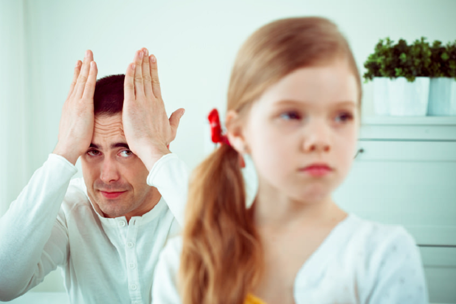 Кризис 3 лет: что это такое, 7 главных признаков, рекомендации для родителей от детского психолога