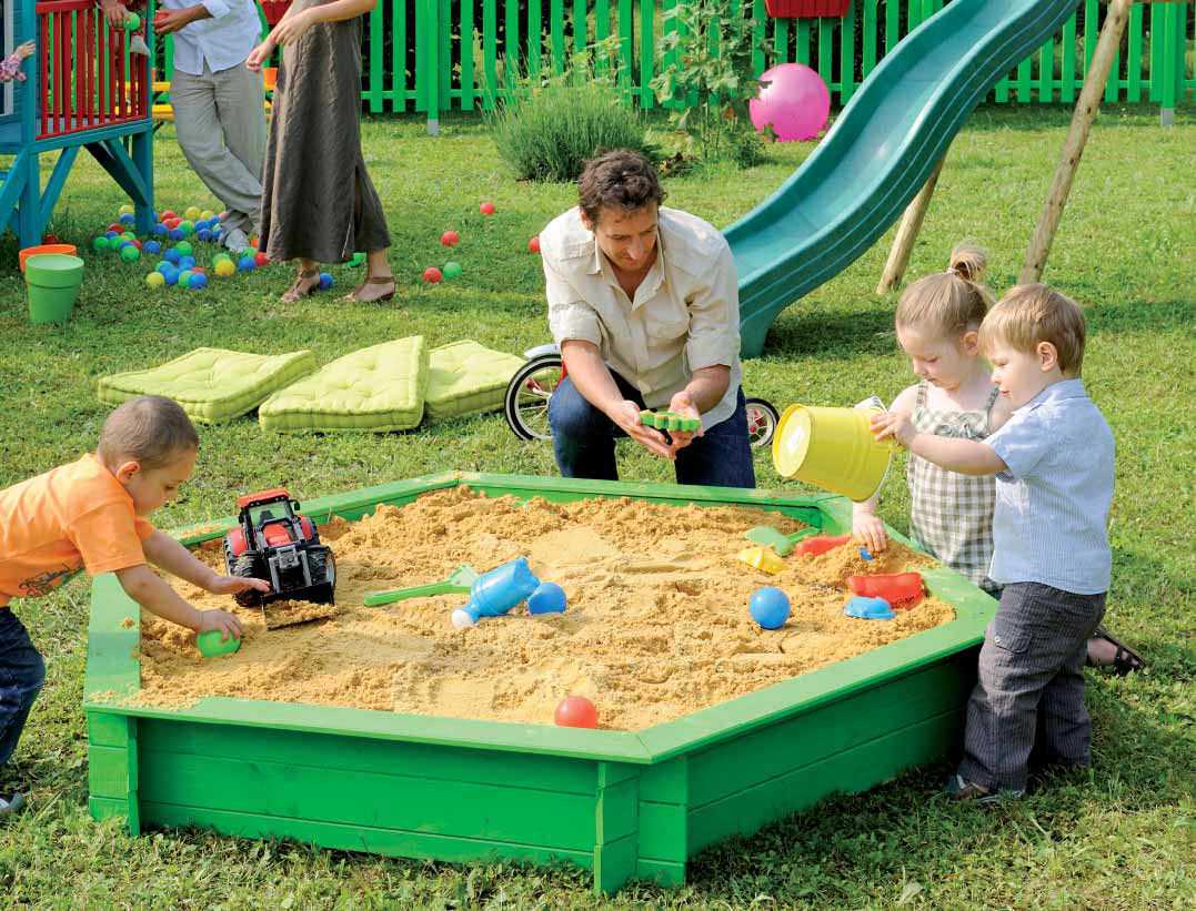 Игры для детей и взрослых на улице. Современные игры для детей. Малыш в песочнице. Песочница для детской площадки. Дети на площадке.
