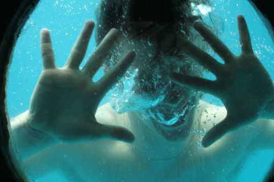 Страх глубины: как перестать бояться воды и научиться плавать